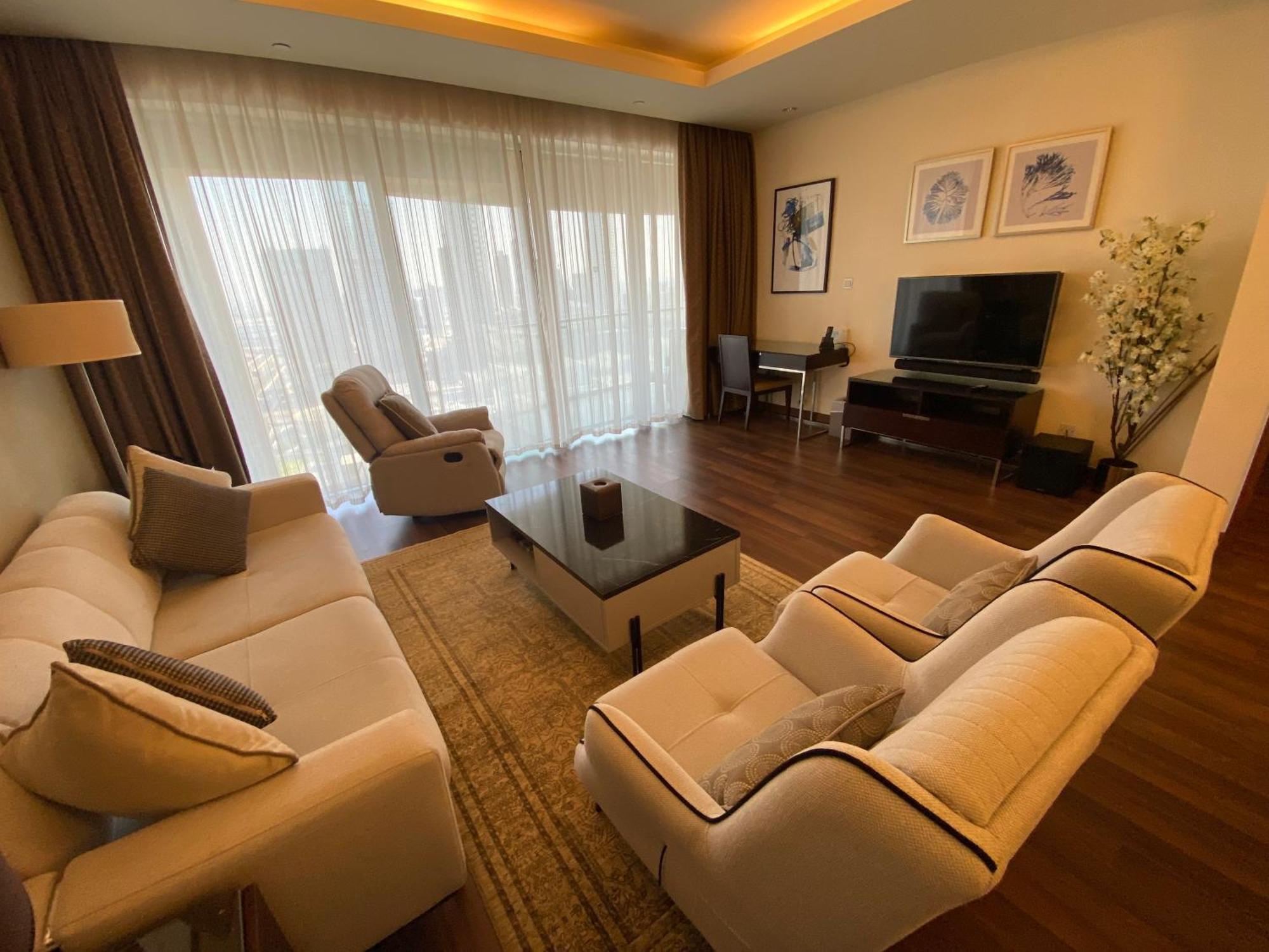 Superhost Emaar Residences Fashion Avenue - Address Mall